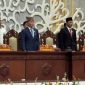 HADIRI : Gubernur Kalteng H Agustiar Sabran beserta Wakil Gubernur H.Edy Pratowo saat menghadiri rapat paripurna dengan agenda penyampaian pidato perdana Gubernur Provinsi Kalteng, Rabu (5/3).(IST)