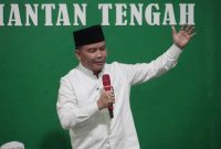 SAMBUTAN : Gubernur Provinsi Kalteng, H.Agustiar Sabran saat membacakan sambutan pada acara buka bersama  
Pengurus Wilayah Nahdlatul Ulama (PWNU) Kalteng, di Halaman Kantor PWNU Kalteng, Selasa (25/3).(IST)