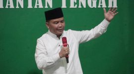 SAMBUTAN : Gubernur Provinsi Kalteng, H.Agustiar Sabran saat membacakan sambutan pada acara buka bersama  
Pengurus Wilayah Nahdlatul Ulama (PWNU) Kalteng, di Halaman Kantor PWNU Kalteng, Selasa (25/3).(IST)
