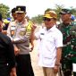 MENGECEK : Gubernur Provinsi Kalteng, H.Agustiar Sabran didampingi Bupati Kotim H Halikinnor saat melakukan pengecekan Jalan Lingkar Selatan Kota Sampit, Sabtu (29/3).(IST)