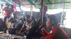 SOSIALISASI : Pokmaswas Baru Kabupaten Kotawaringin Barat saat melakukan sosialisasi kepala para nelayan belum lama ini.(IST)