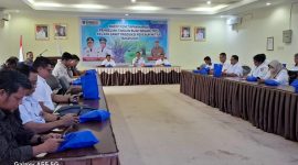 RAPAT : Para peserta saat mengikuti Rapat Penetapan Harga TBS yang bertempat di Aula Dinas Perkebunan Provinsi Kalteng, Rabu (19/3).(IST)