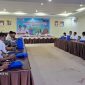 RAPAT : Para peserta saat mengikuti Rapat Penetapan Harga TBS yang bertempat di Aula Dinas Perkebunan Provinsi Kalteng, Rabu (19/3).(IST)