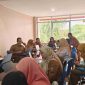 PEMAPARAN : Plt. Kepala Biro Organisasi, Betri Susilawati saat memaparkan materi rapat dilaksanakan di ruang rapat Biro organisasi, kantor gubernur Kalteng, Selasa (25/3).(IST)