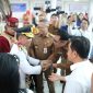TURUT SERTA : Kepala Dislutkan H. Darliansjah saat turut serta menyambut kedatangan Gubernur dan Wakil Gubernur Kalteng H. Agustiar Sabran dan H.Edy Pratowo, Selasa (4/3).(IST)