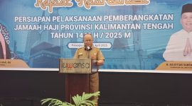 SAMBUTAN : Plh Asisten Pemkesra, Maskur saat membacakan sambutan Gubernur Provinsi Kalteng digelar di Ballroom Hotel Luwansa Palangka Raya, Senin (28/4).(IST)