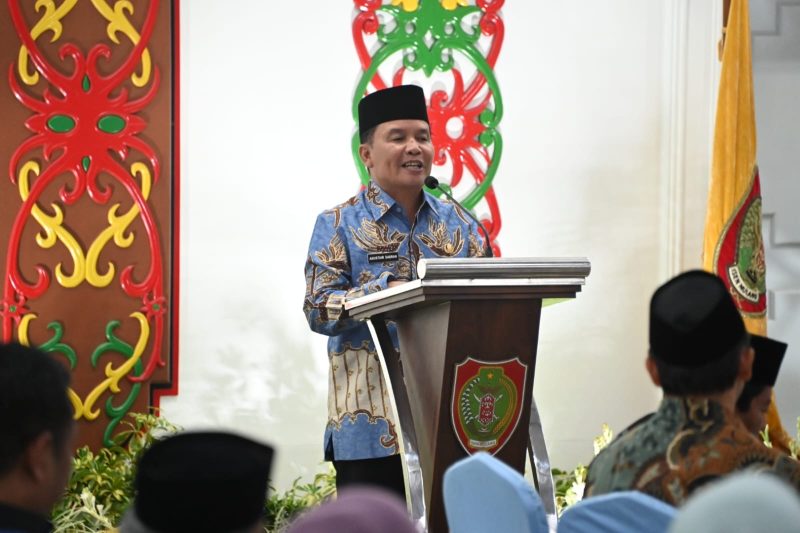 SAMBUTAN : Gubernur Provinsi Kalimantan Tengah (Kalteng), H. Agustiar Sabran saat menyampaikan sambutannya pada jamuan makan malam (Welcome Dinner) menyambut kehadiran Tim Asesor Badan Akreditasi Nasional Perguruan Tinggi (BAN-PT) di Istana Isen Mulang, Rabu malam (16/4).(IST)