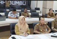 IKUTI : Asisten Bidang Ekonomi dan Pembangunan, Eryanto Rais, saat mengikuti Rapat Koordinasi Pengendalian Inflasi Daerah 2025 serta Sosialisasi Sekolah Unggulan Garuda melalui platform Zoom, pada Senin (14/4).(FOTO:PROKOPIM)