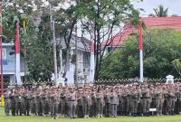 MENGHADIRI : Sejumlah Satpol PP Provinsi Kalteng turut menghadiri Apel Besar dan Halalbihalal di Kantor Gubernur, Selasa (8/4).(IST)