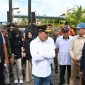 MENINJAU : Gubernur Provinsi Kalteng H. Agustiar Sabran saat melakukan peninjauan terhadap infrastruktur Pelabuhan Tanjung Puting Kumai, Jumat (4/4).(IST)