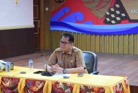 RAPAT : Kepala Dislutkan Provinsi Kalteng H. Darliansjah saat mengikuti Rapat Bisnis Matching dengan Eksportir Udang Nasional yang dilaksanakan di Aula Dislutkan Kalteng secara hybrid pada Selasa (29/4).(IST)