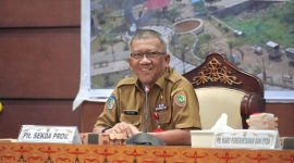 ASISTENSI - Plt. Sekda Kalteng Katma menerangkan pentingnya pemetaan batas kecamatan yang legal, akurat, dan tertib administrasi.(IST)