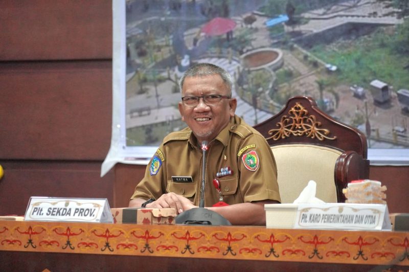 ASISTENSI - Plt. Sekda Kalteng Katma menerangkan pentingnya pemetaan batas kecamatan yang legal, akurat, dan tertib administrasi.(IST)