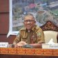 ASISTENSI - Plt. Sekda Kalteng Katma menerangkan pentingnya pemetaan batas kecamatan yang legal, akurat, dan tertib administrasi.(IST)