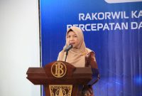 SAMBUTAN : Asisten Ekbang Setda Provinsi Kalteng Sri Widanarni saat menyampaikan sambutannya saat Rakorwil P2DD Tahun 2025, di Executive Lounge Kantor Perwakilan Bank Indonesia Kalteng, Selasa (29/4).(IST)