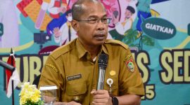 ARAHAN : Kepala Dinas Kesehatan Provinsi Kalteng Suyuti Syamsul saat memberikan arahan pada kegiatan Temu Kader TBC yang berlangsung di salah satu Hotel di Palangka Raya, Senin (14/4).(IST)
