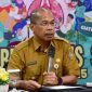 ARAHAN : Kepala Dinas Kesehatan Provinsi Kalteng Suyuti Syamsul saat memberikan arahan pada kegiatan Temu Kader TBC yang berlangsung di salah satu Hotel di Palangka Raya, Senin (14/4).(IST)