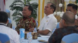 BERDIALOG : Gubernur Provinsi Kalteng H. Agustiar Sabran saat berdialog bersama Rektor dan Pimpinan Perguruan Tinggi Palangka Raya, Rabu (9/4).(IST)