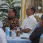 BERDIALOG : Gubernur Provinsi Kalteng H. Agustiar Sabran saat berdialog bersama Rektor dan Pimpinan Perguruan Tinggi Palangka Raya, Rabu (9/4).(IST)