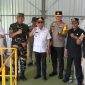 MENINJAU : Gubernur Provinsi Kalteng, H.Agustiar Sabran di dampingi Forkopimda meninjau Rice Milling Unit (RMU) dan Rice to Rice (RtR) di Desa Pantik, Kecamatan Pandih Batu, Kabupaten Pulang Pisau, Senin (7/4).(IST)