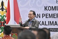 SAMBUTAN : Gubernur Kalteng H. Agustiar Sabran saat menyampaikan sambutan saat acara Hasupa Hasundau bersama Komisi V DPR RI di Istana Isen Mulang, Rumah Jabatan Gubernur Kalteng, Senin (14/4).(IST)