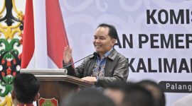 SAMBUTAN : Gubernur Kalteng H. Agustiar Sabran saat menyampaikan sambutan saat acara Hasupa Hasundau bersama Komisi V DPR RI di Istana Isen Mulang, Rumah Jabatan Gubernur Kalteng, Senin (14/4).(IST)