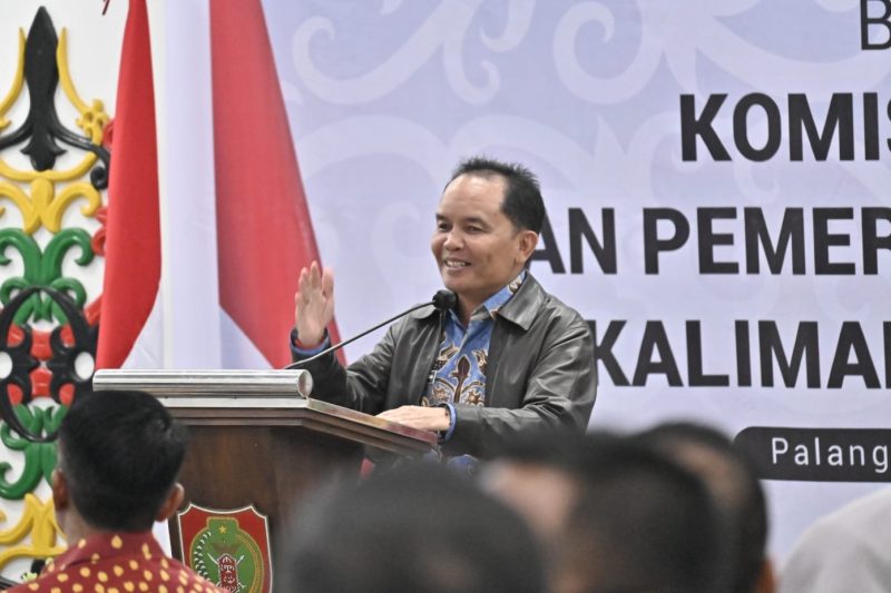 SAMBUTAN : Gubernur Kalteng H. Agustiar Sabran saat menyampaikan sambutan saat acara Hasupa Hasundau bersama Komisi V DPR RI di Istana Isen Mulang, Rumah Jabatan Gubernur Kalteng, Senin (14/4).(IST)