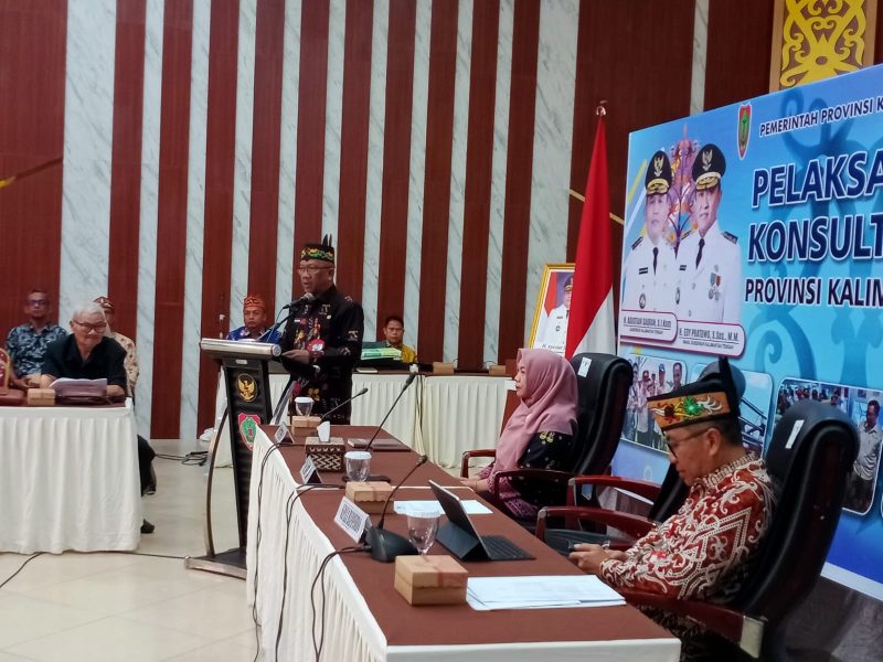 KONSULTASI PUBLIK - Plt. Sekda Kalteng Katma F. Dirun saat membukan forum pembahasan Rencana Awal RPJMN 2025-2029.(IST)