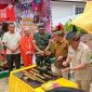 MERESMIKAN - Penandatanganan prasasti oleh Gubernur Kalteng dan Dirjen Bimas Hindu Kemenag RI I Nengah Duija.(IST)