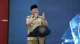SAMBUTAN : Gubernur Provinsi Kalteng H. Agustiar Sabran saat menyampaikan sambutannya pada acara Halalbihalal bertempat di Aula Jayang Tingang (AJT), LT. II Kantor Gubernur Kalteng, Senin (14/4).(IST)