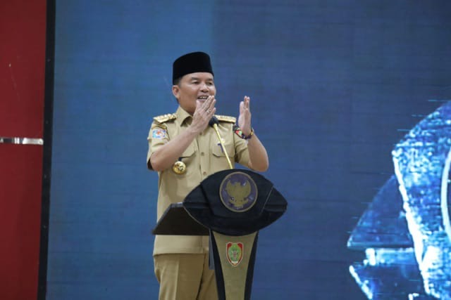 SAMBUTAN : Gubernur Provinsi Kalteng H. Agustiar Sabran saat menyampaikan sambutannya pada acara Halalbihalal bertempat di Aula Jayang Tingang (AJT), LT. II Kantor Gubernur Kalteng, Senin (14/4).(IST)
