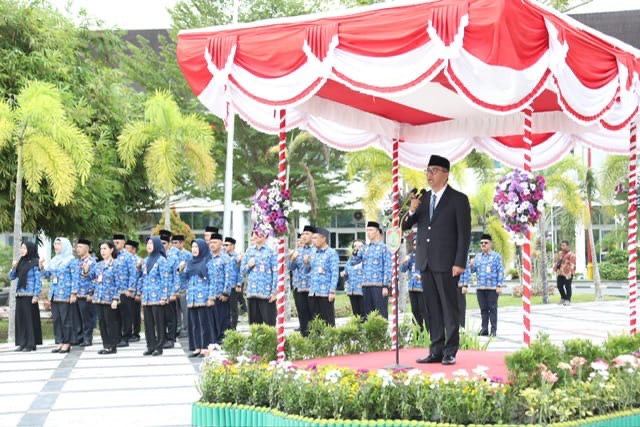UPACARA - Plt. Sekda Kalteng Leonard pimpin upacara peringatan Otda Ke-29 Tahun 2025 tingkat Provinsi Kalimantan Tengah.(IST)
