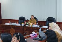 YUAS ELKO - saat menyimak arahan Sekjen Kemendagri Tomsi Tohir dalam rapat koordinasi pengendalian inflasi secara virtual.(IST)