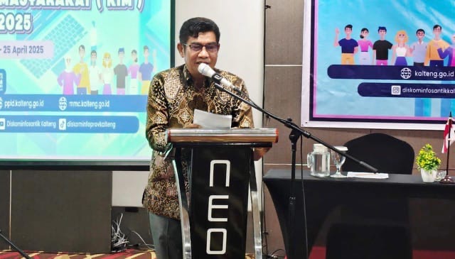 BIMBINGAN - Kepala Diskominfosantik Agus Siswadi, membuka resmi Bimtek bagi KIM Kabupaten Kota se-Kalimatan Tengah.(IST)