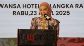 MENDUKUNG - Ketua Dekranasda Kalteng Thisia dukung IKM/UKM melalui berbagai pelatihan.(IST)