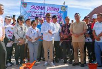 MELETAKKAN - Gubernur Kalteng Agustiar Sabran saat melakukan peletakan batu pertama pembangunan Gereja Maranatha.(IST)