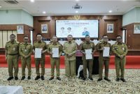 COFFEE MORNING : Gubernur Provinsi Kalsel H.Muhidin saat memimpin agenda coffee morning bersama jajaran kepala SKPD di Ruang Rapat Idham Chalid, Sekretariat Daerah Provinsi Kalsel, Senin (14/4).(IST)
