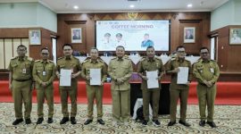 COFFEE MORNING : Gubernur Provinsi Kalsel H.Muhidin saat memimpin agenda coffee morning bersama jajaran kepala SKPD di Ruang Rapat Idham Chalid, Sekretariat Daerah Provinsi Kalsel, Senin (14/4).(IST)
