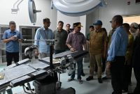 MENINJAU : Gubernur Provinsi Kalteng H. Agustiar Sabran didampingi sejumlah kepala OPD saat meninjau RSUD Hanau Minggu (6/4).(IST)