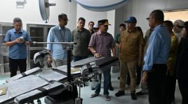 MENINJAU : Gubernur Provinsi Kalteng H. Agustiar Sabran didampingi sejumlah kepala OPD saat meninjau RSUD Hanau Minggu (6/4).(IST)