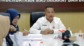 PIMPIN : Kadis PMD Provinsi Kalteng H. Aryawan saat memimpin Rakor bersama Diskop-UKM yang dilaksanakan di Ruang Zoom Meeting Dinas PMD Provinsi Kalteng, Rabu (9/4).(IST)