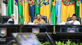 MENGIMBAU - Menteri Dalam Negeri Tito Karnavian saat memimpin Rakornas pengendalian Inflasi secara Virtual.(IST)
