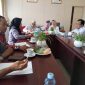 TERIMA KUNJUNGAN : Kepala Dinas Koperasi dan UKM Prov. Kalteng Hj Norhani saat menerima kunjungan kerja dari Wakil Ketua II DPRD Kabupaten Kobar, Sri Lestari beserta rombongan, Rabu (16/4).(IST)