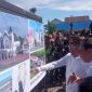GUBERNUR - Agustiar Sabran saat melihat denah baru gedung gereja Maranatha Palangka Raya.(IST)