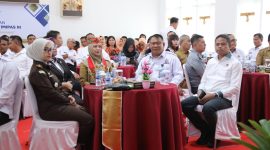 HADIRI : Asisten Ekbang, Sri Widanarni hadiri saat meghadiri Acara Puncak Peringatan Hari Bhakti Pemasyarakatan Ke-61 secara virtual di Aula Lembaga Pemasyarakatan (Lapas) Kelas II Palangka Raya, Senin (28/4).(IST)