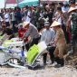 MENDUKUNG - Suasana Gerakan tanam padi serentak, Gubernur Agustiar Sabran ikut terlibat langsung tanam padi.(IST)