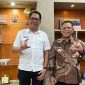 TERIMA : Kepala Dislutkan H. Darliansjah saat menerima kunjungan Wakil Bupati Sukamara Nur Efendi di ruang kerjanya pada Rabu (16/4).(IST)