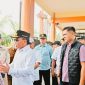 DAMPINGI : Plt Kepala Dinas Pendidikan Provinsi Kalteng Muhammad Reza Prabowo saat mendampingi Gubernur H. Agustiar Sabran melakukan peninjauan langsung terhadap kondisi infrastruktur Pelabuhan Tanjung Puting, Jumat (4/4).(IST)