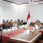 HADIRI : Wakil Gubernur Kalteng H. Edy Pratowo bersama-sama dengan Unsur Forkopimda saat menghadiri secara virtual Apel Kesiapsiagaan Penanganan Karhutla Nasional Tahun 2025, Selasa (29/4).(IST)
