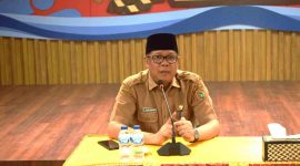 ARAHAN : Kepala Dislutkan Provinsi Kalteng H. Darliansjah saat menyampaikan arahannya saat mengelar Halal Bihalal bersama Keluarga Besar Dislutkan, yang di laksanakan di Aula Dinas setempat, Selasa (8/4).(IST)
